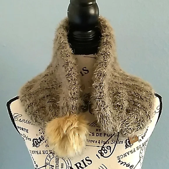 NWOT Bearpaw 2 in 1 Knit Scarf Hat with Pompom - Picture 3 of 8